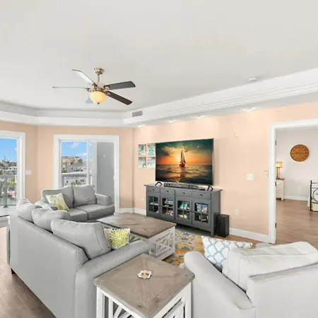 Private 3 Bed 3.5 Bath Condo By The Beach