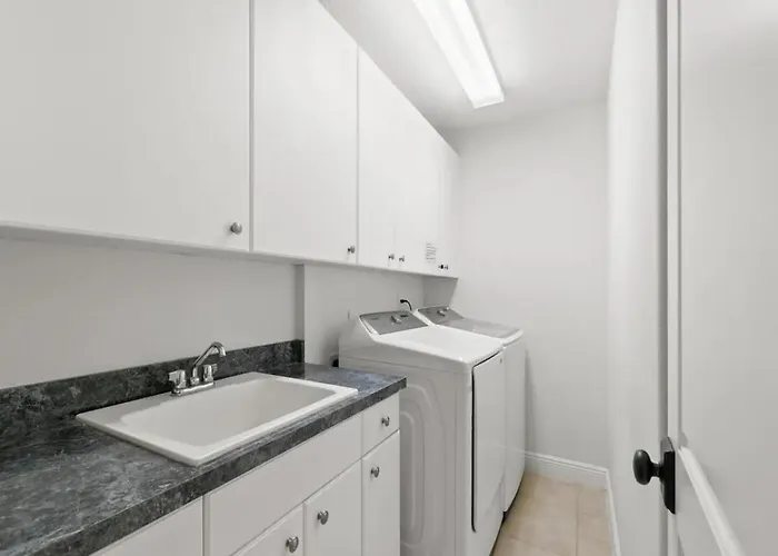 Private 3 Bed 3.5 Bath By The *