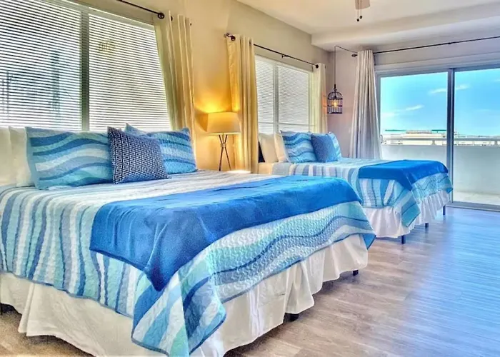 Private 3 Bed 3.5 Bath By The *