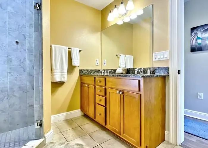 Private 3 Bed 3.5 Bath By The Ferienhaus *
