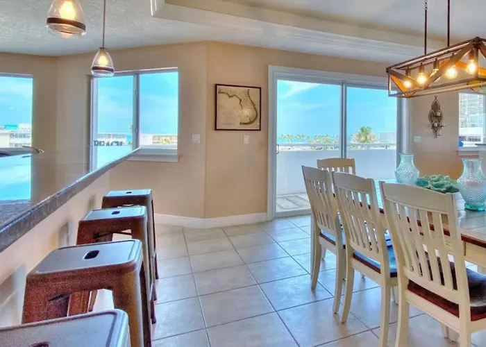 Private 3 Bed 3.5 Bath By The *